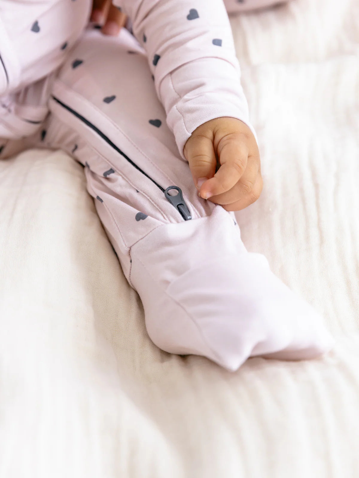 PIJAMA DE BAMBÚ EN PELELE FLORAL