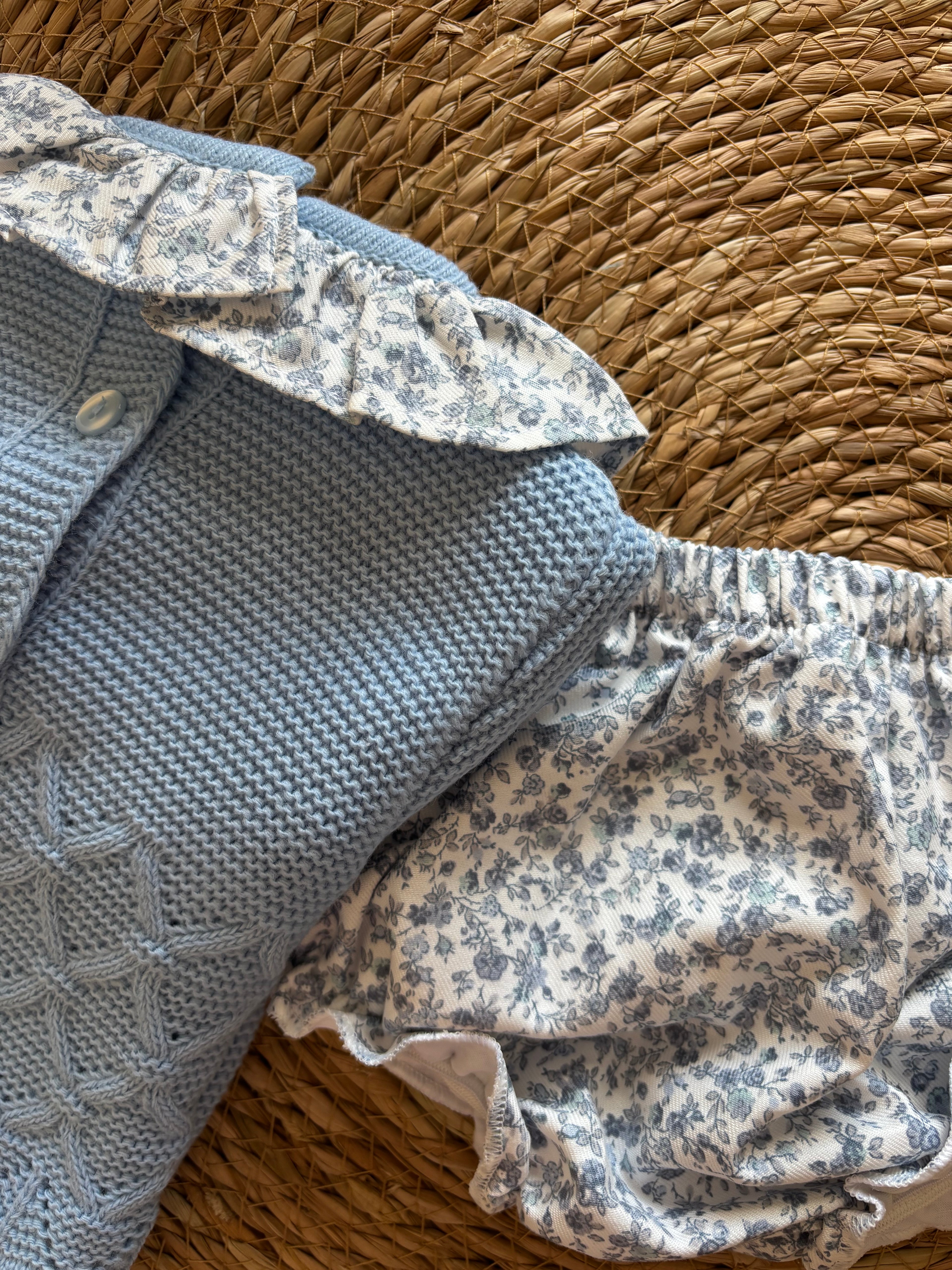 CONJUNTO CUBRE PAÑAL, JERSEY Y CAPOTA AZUL