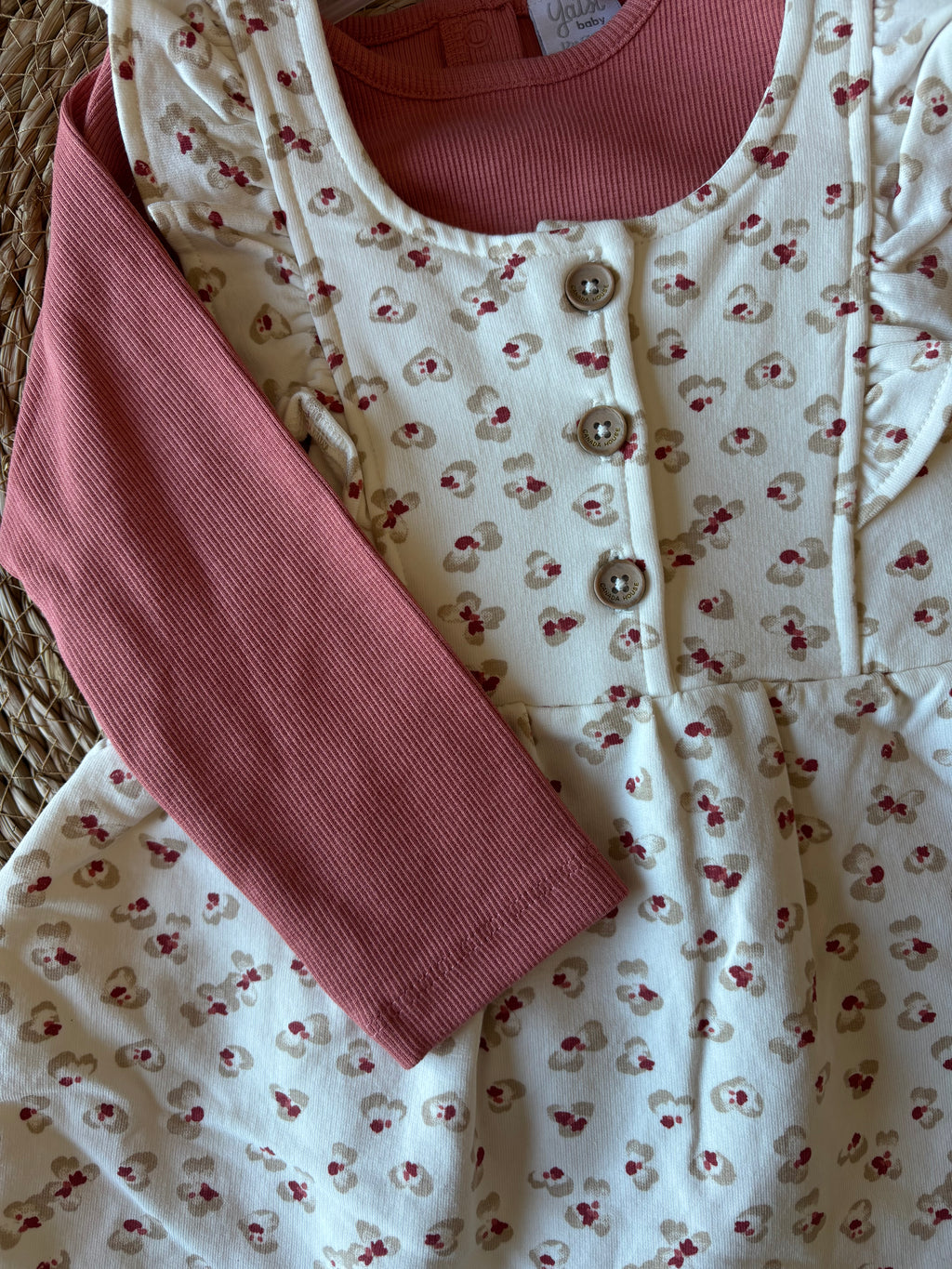 CONJUNTO PETO Y CAMISETA FLORAL