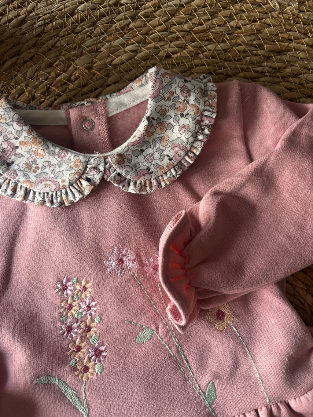 CONJUNTO DE SUDADERA Y PANTALÓN FLOR