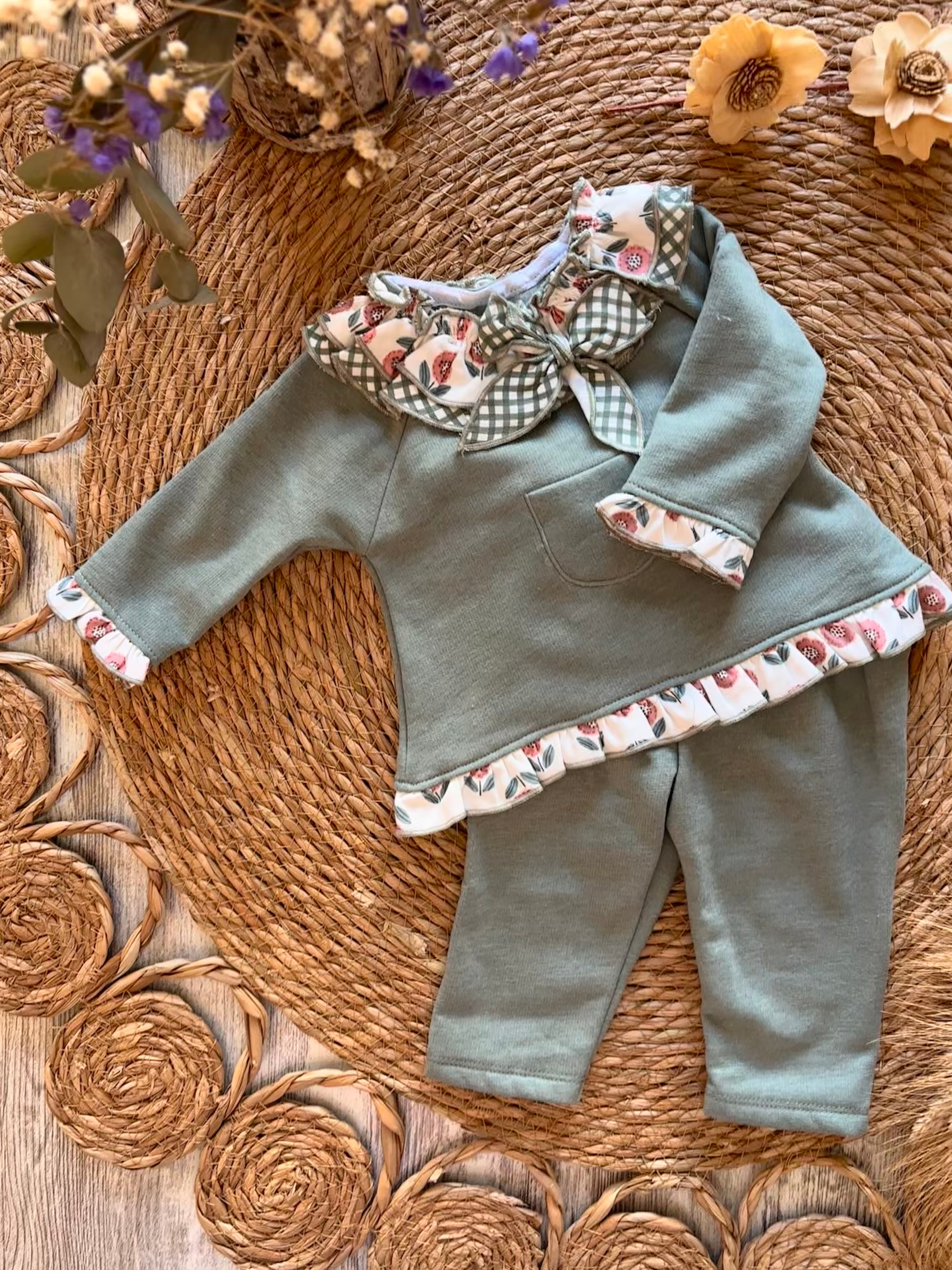 CHANDAL NIÑA OLIVO