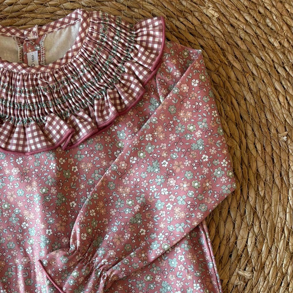 VESTIDO FLORAL Y CUELLO